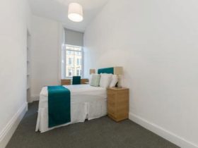 4 bedroom Flat to rent